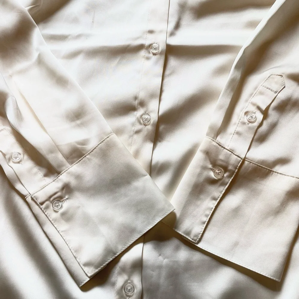NWOT Women’s L Banana Republic White Dress Shirt Silky Finish